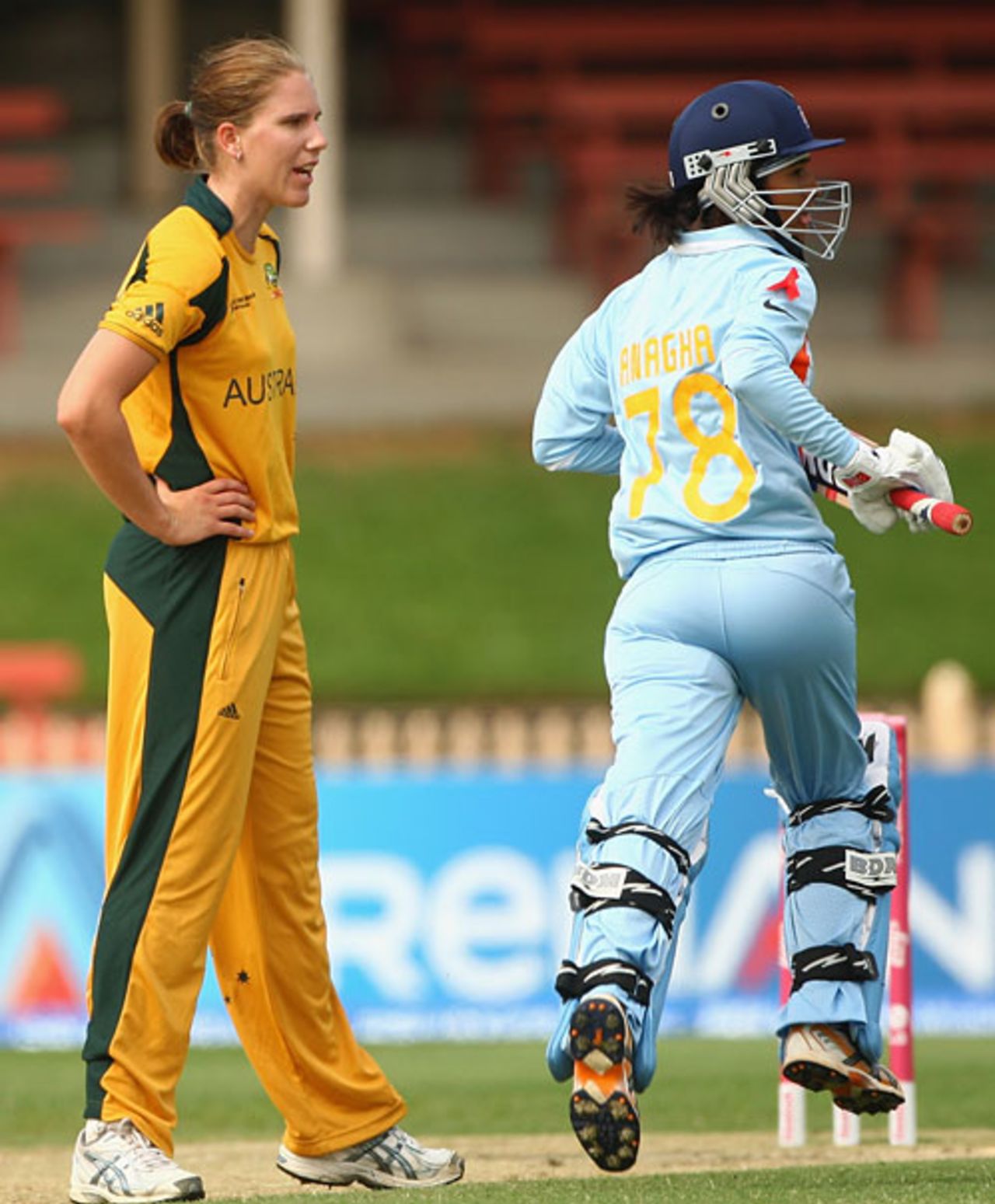 Emma Sampson vents her frustration as Anagha Deshpande runs past her, Australia v India, Super Six, women's World Cup, Sydney, March 14, 2009