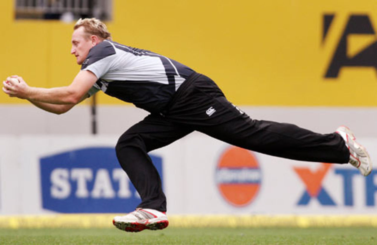 Scott Styris completes a running catch to dismiss Suresh Raina, New Zealand v India, 5th ODI, Auckland, March 14, 2009