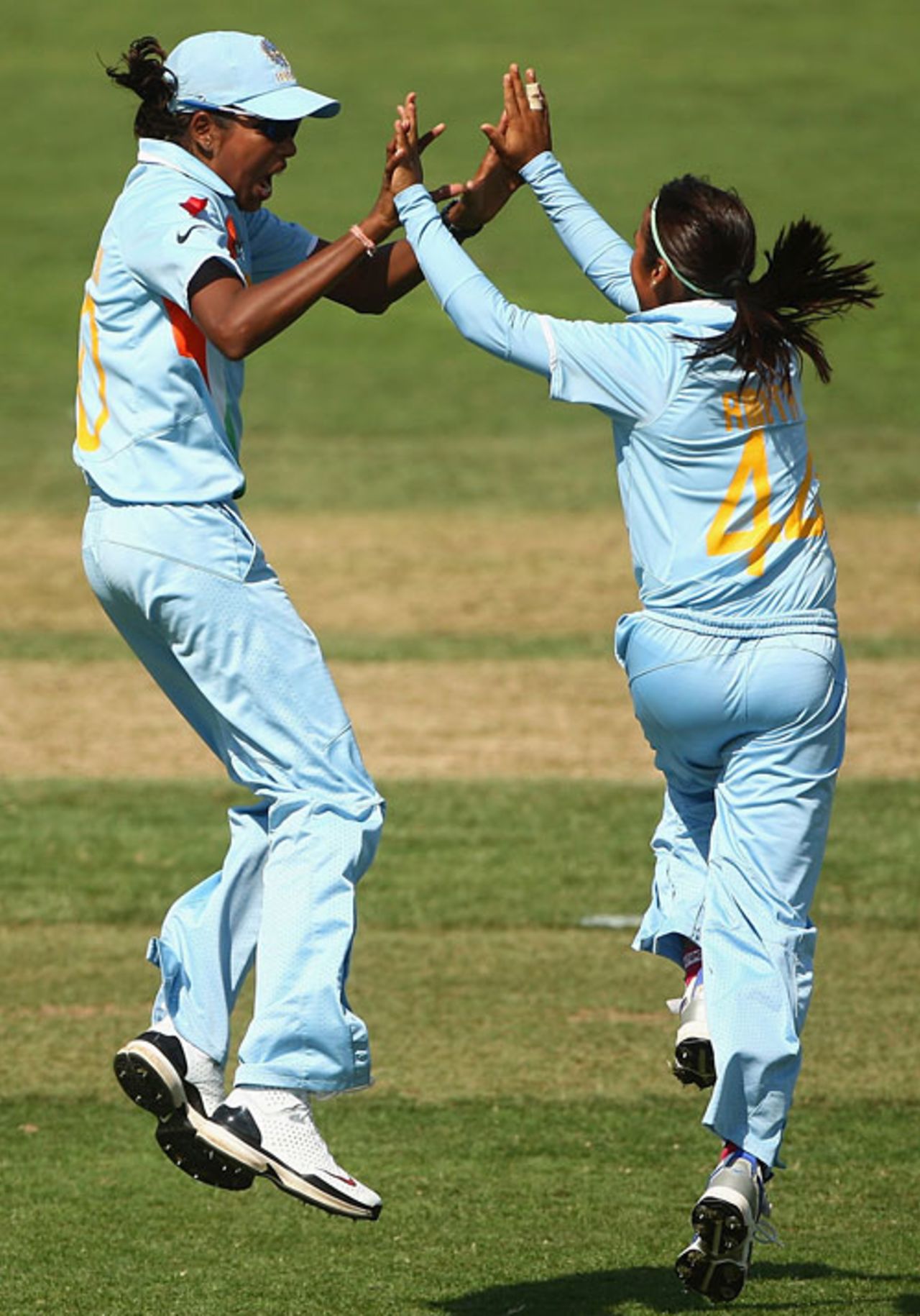 Jhulan Goswami and Amita Sharma celebrate Lisa Sthalekar's wicket, Australia v India, Super Six, women's World Cup, Sydney, March 14, 2009