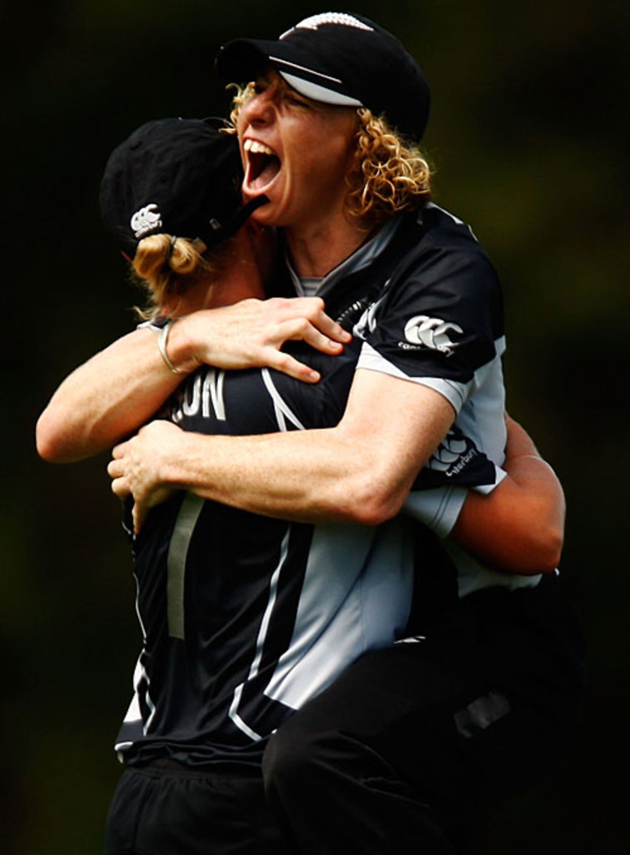 Haidee Tiffen is ecstatic after running out Lydia Greenway, England v New Zealand, Super Six, women's World Cup, Sydney, March 14, 2009