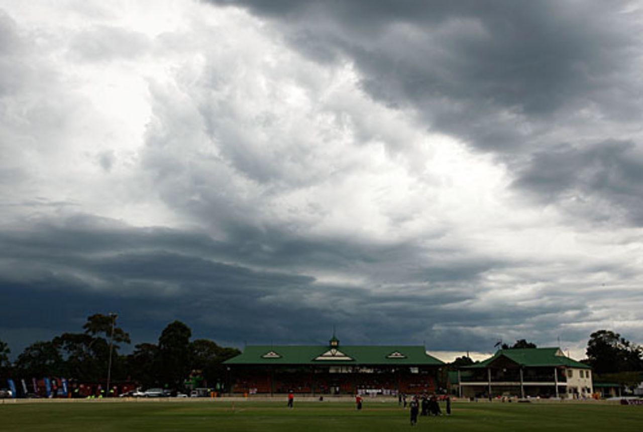 Dark clouds gather over the Bankstown Oval, England v New Zealand, Super Six, women's World Cup, Sydney, March 14, 2009