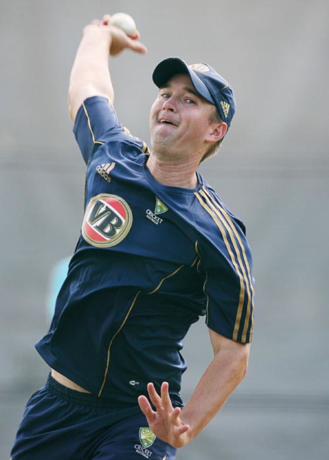 Nathan Hauritz bowls, Cape Town, March 16, 2009