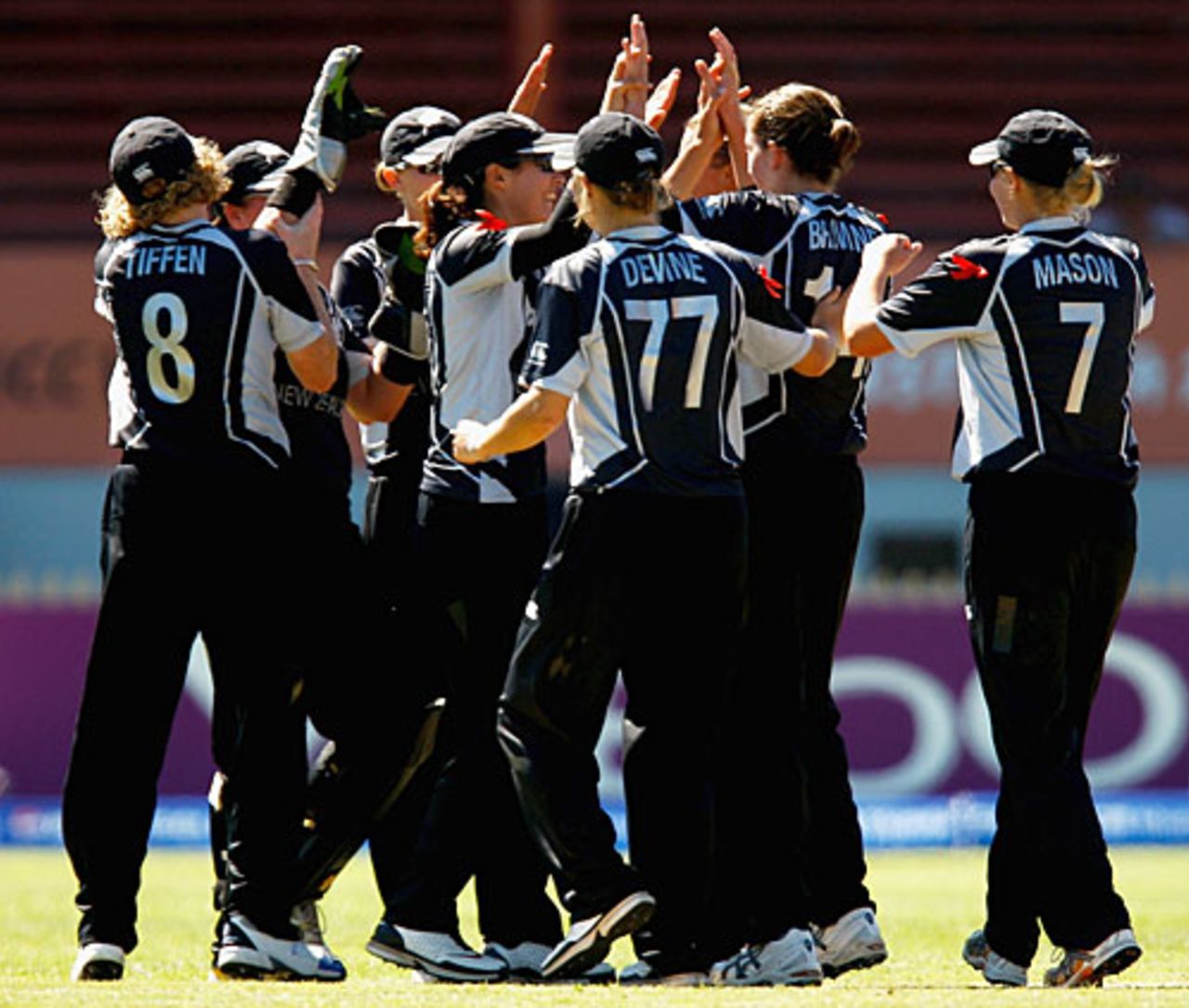 Nicola Browne is congratulated for dismissing Mithali Raj, India v New Zealand, Super Six, women's World Cup, Sydney, March 17, 2009