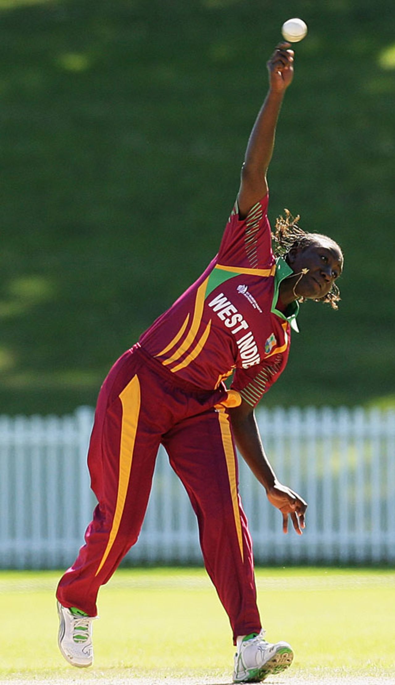 Stafanie Taylor bowls, England v West Indies, Super Six, women's World Cup, Sydney, March 17, 2009