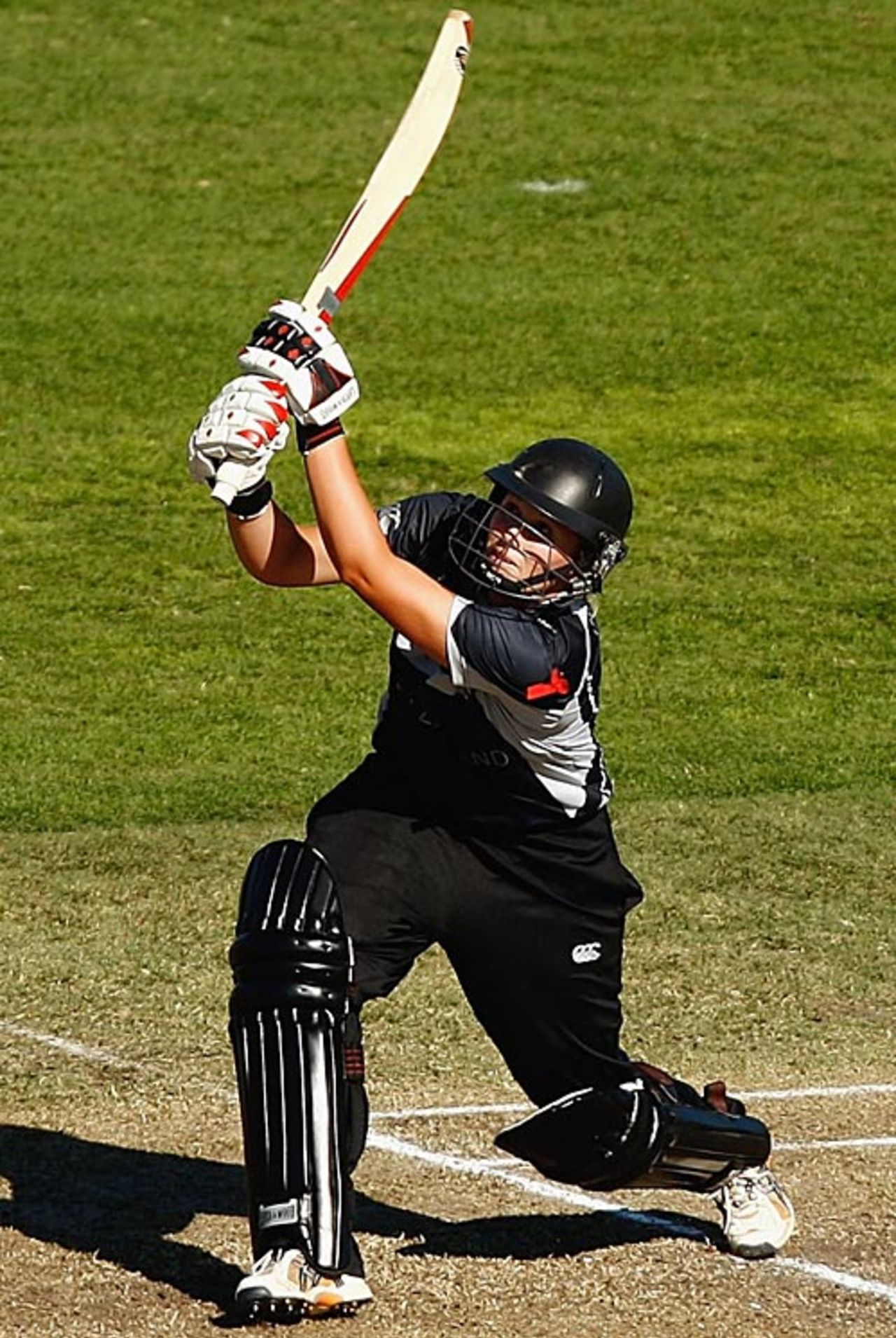 Aimee Mason hits over the top, India v New Zealand, Super Six, women's World Cup, Sydney, March 17, 2009