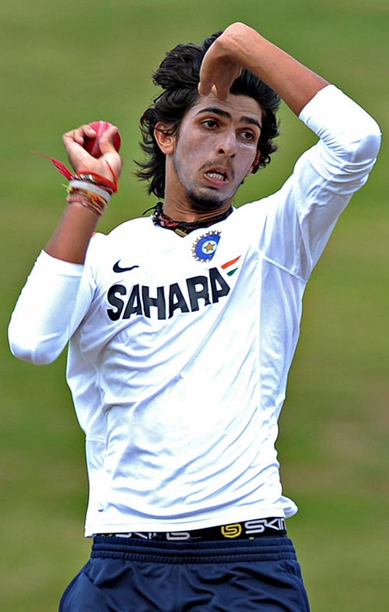 Ishant Sharma steams in during practice, Hamilton, March 17, 2009