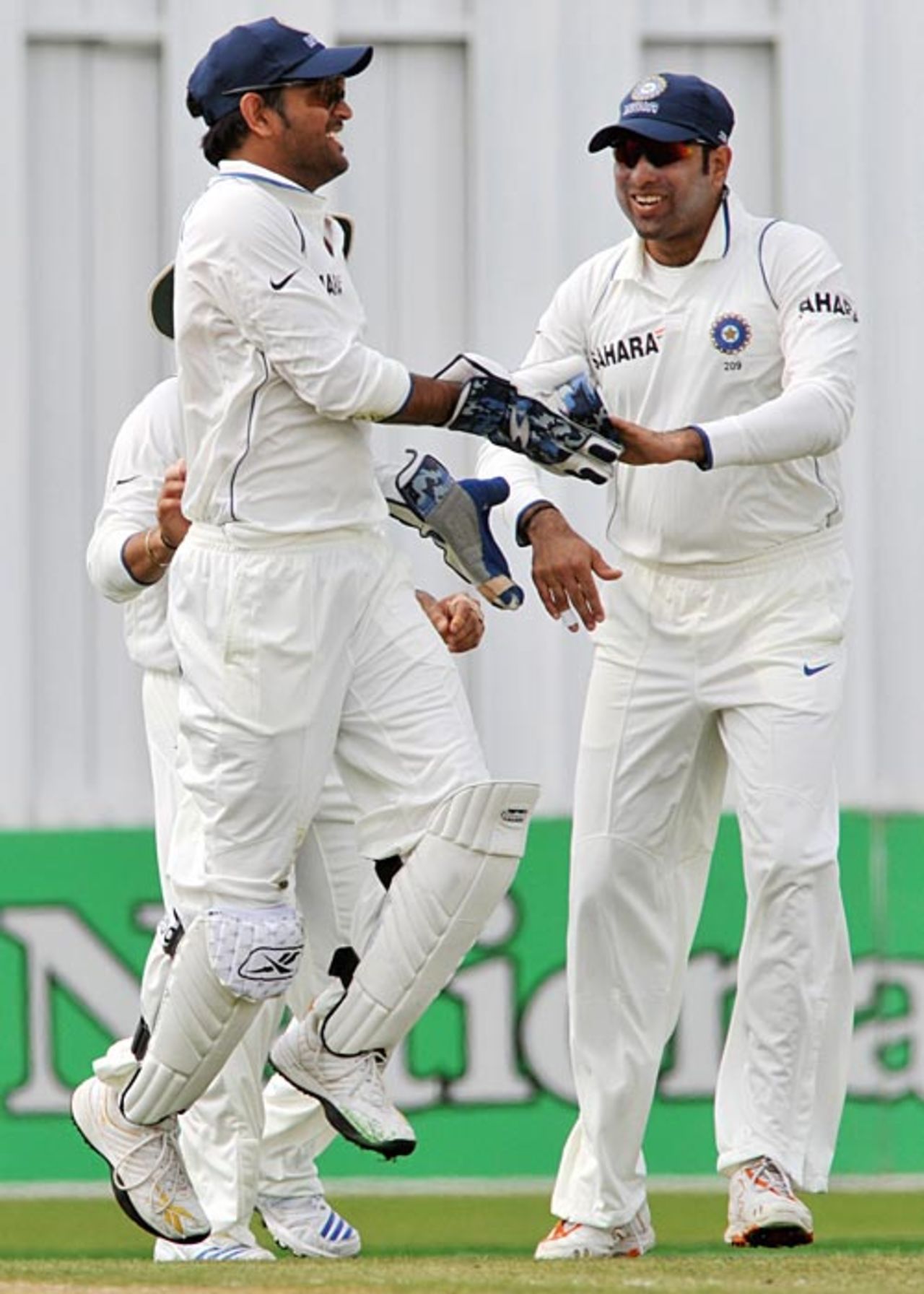 Mahendra Singh Dhoni celebrates catching Daniel Flynn, New Zealand v India, 1st Test, Hamilton, 1st day, March 18, 2009