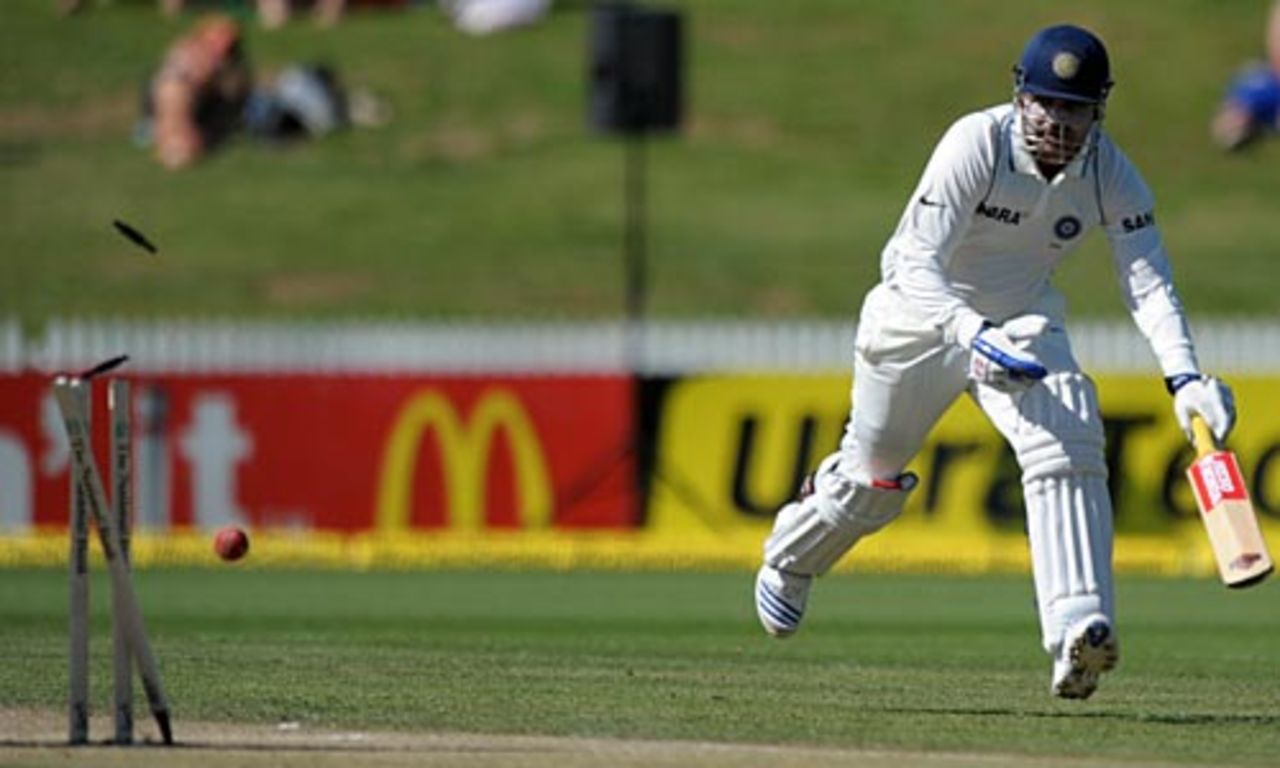 Virender Sehwag is run out, New Zealand v India, 1st Test, Hamilton, 2nd day, March 19, 2009