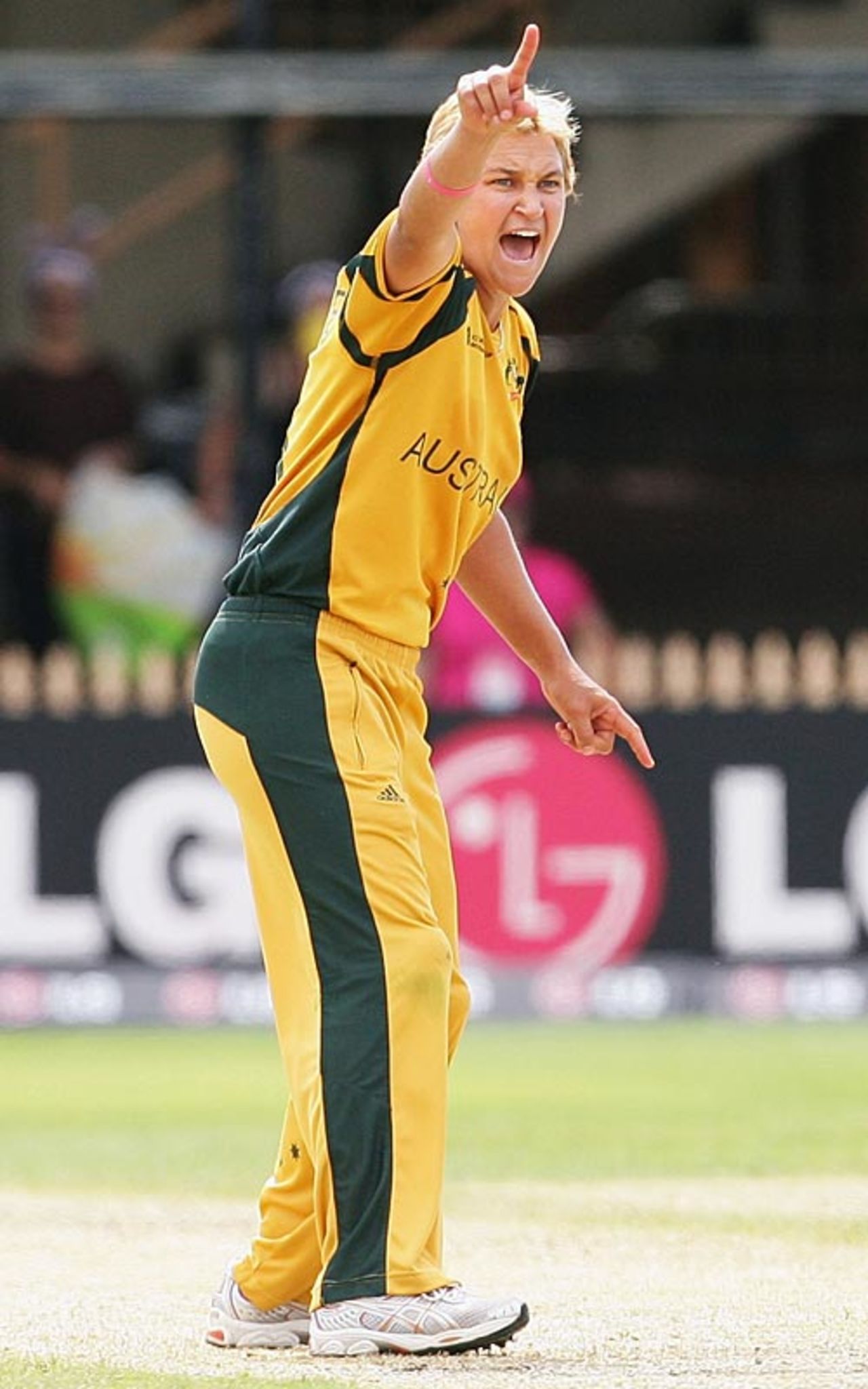 Shelley Nitschke took 2 for 14 in ten overs, Australia v England, women's World Cup, Super Six, North Sydney Oval, March 19, 2009