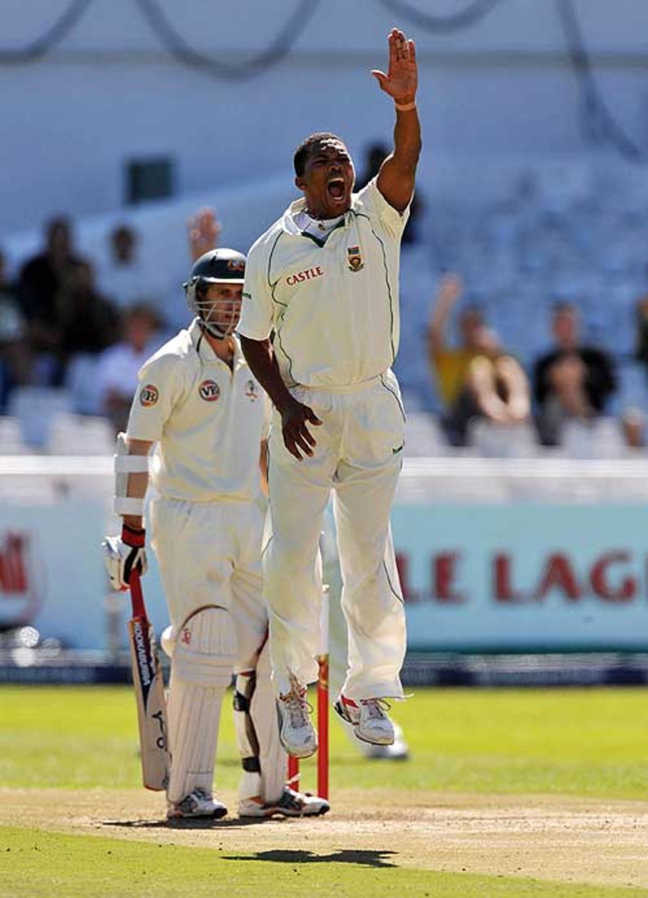 Makhaya Ntini had a very good shout turned down, South Africa v Australia, 3rd Test, 1st day, Cape Town, March 19, 2009