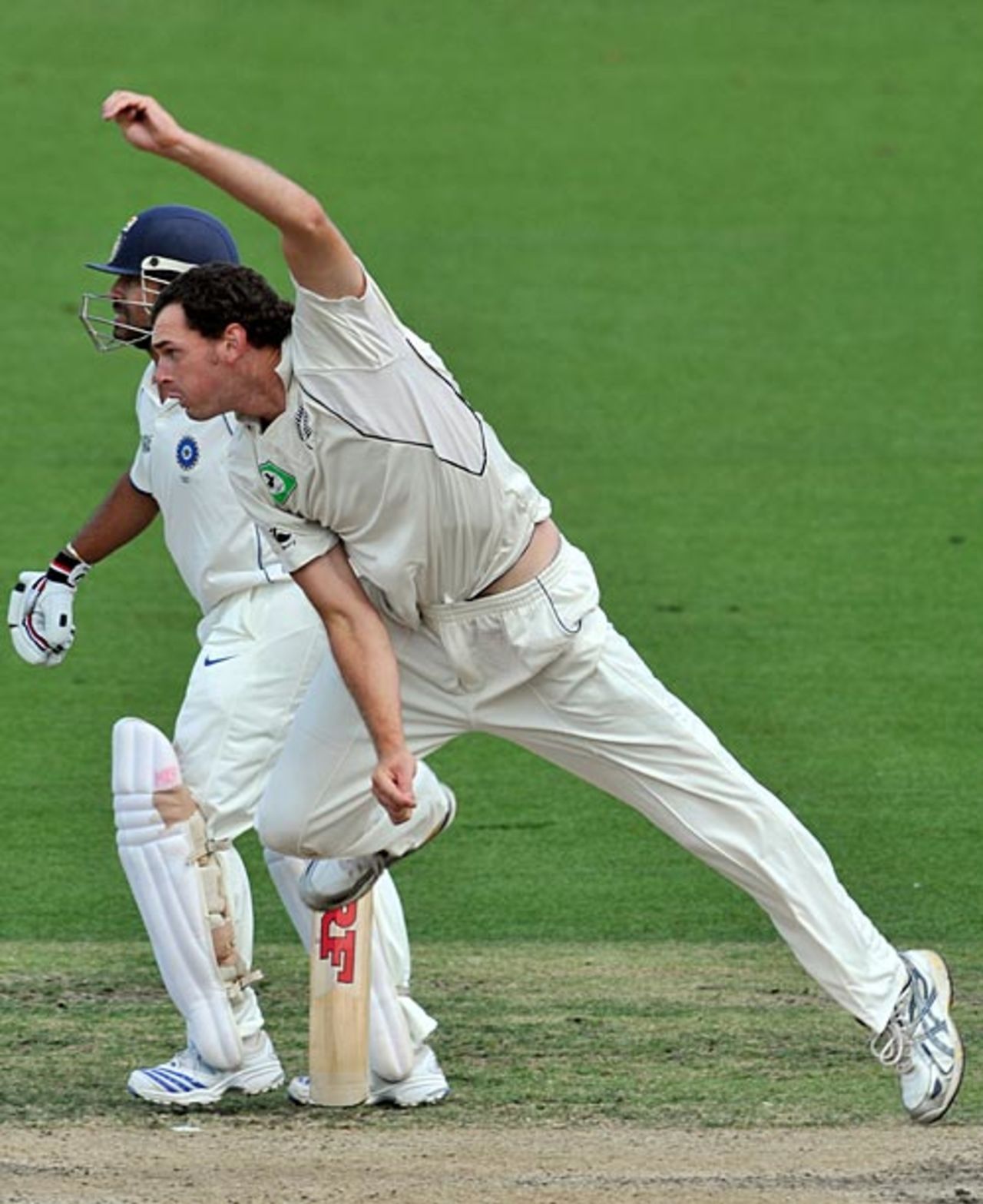 Kyle Mills bowls, New Zealand v India, 1st Test, Hamilton, 3rd day, March 20, 2009