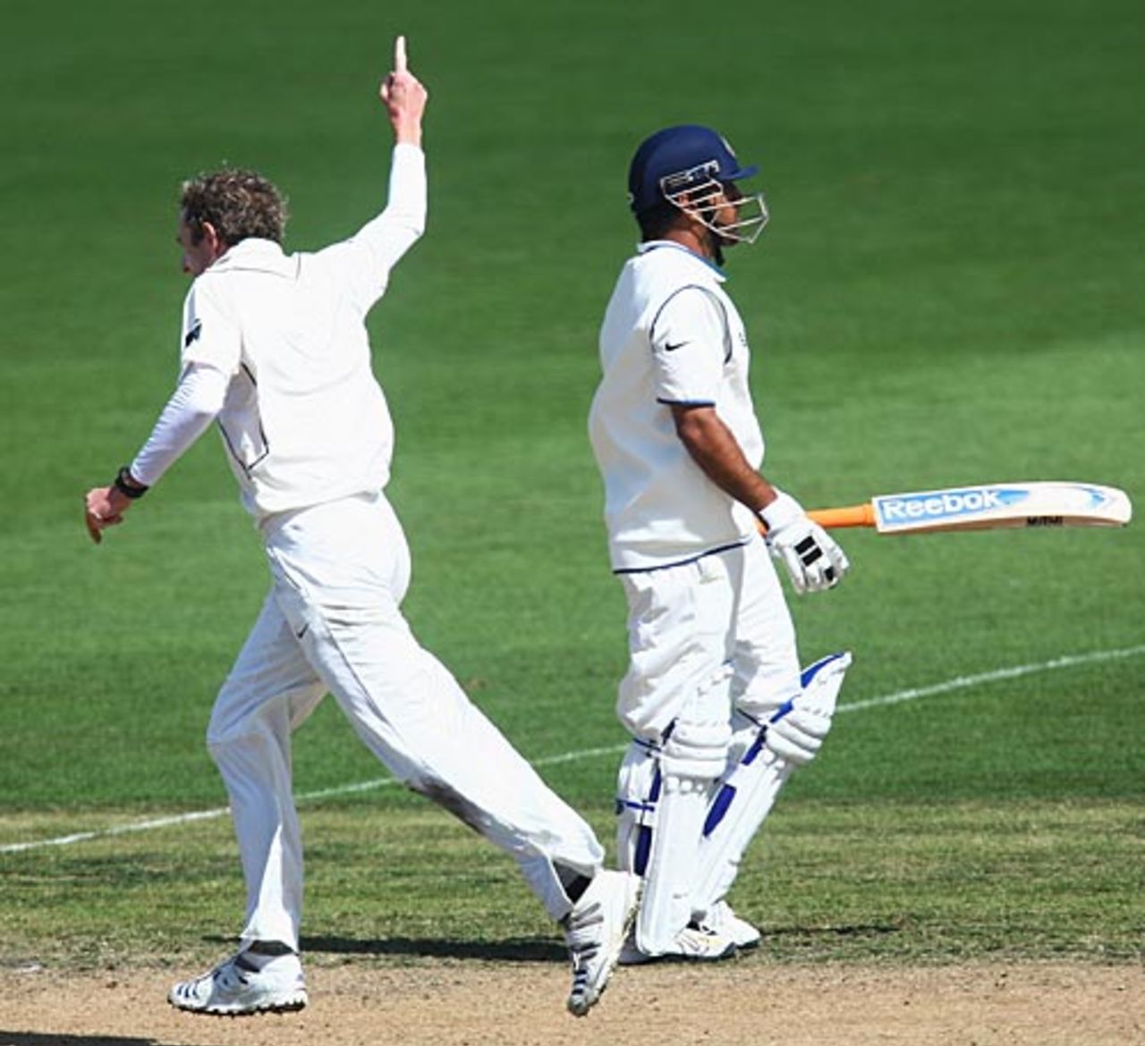 Mahendra Singh Dhoni is dismissed by Iain O'Brien, New Zealand v India, 1st Test, Hamilton, 3rd day, March 20, 2009