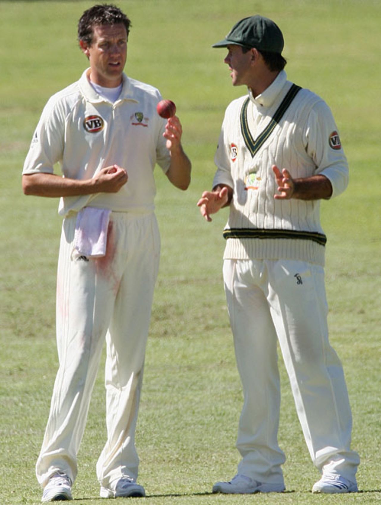 Ricky Ponting has a chat with Bryce McGain, South Africa v Australia, 3rd Test, 2nd day, Cape Town, March 20, 2009