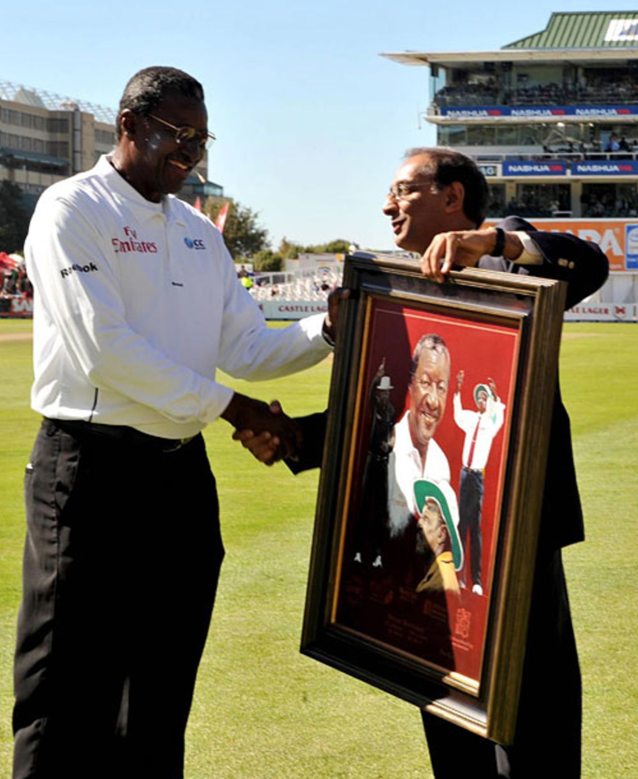 Steve Bucknor, standing in his final Test, is awarded a memento by ICC CEO Haroon Lorgat, South Africa v Australia, 3rd Test, 2nd day, Cape Town, March 20, 2009