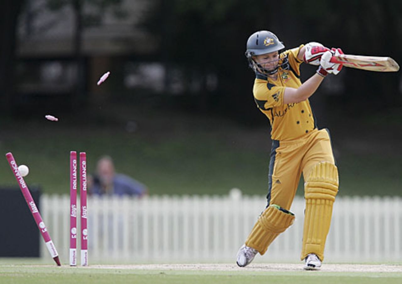 Leah Poulton is bowled for a duck, Australia v India, 3rd place play-off, women's World Cup, Sydney, March 21, 2009