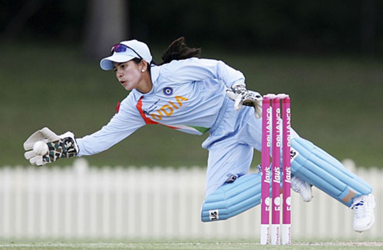 Anagha Deshpande dives to take a catch, Australia v India, 3rd place play-off, women's World Cup, Sydney, March 21, 2009