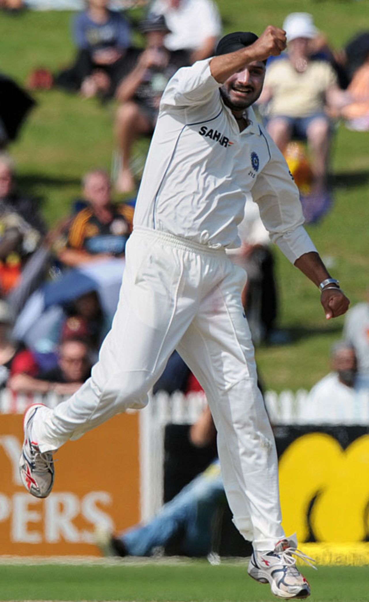 Harbhajan Singh celebrates the wicket of Jesse Ryder, New Zealand v India, 1st Test, Hamilton, 4th day, March 21, 2009