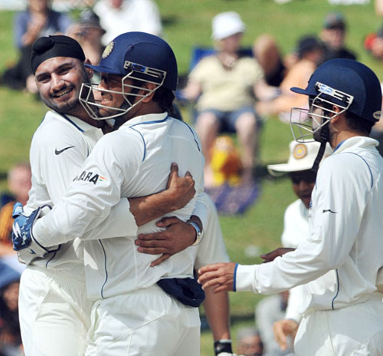 Team-mates congratulate Harbhajan Singh for a wicket, New Zealand v India, 1st Test, Hamilton, 4th day, March 21, 2009