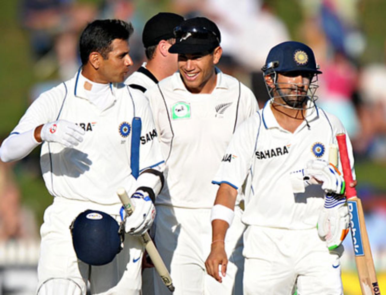 Ross Taylor shares a joke with Rahul Dravid and Gautam Gambhir, New Zealand v India, 1st Test, Hamilton, 4th day, March 21, 2009