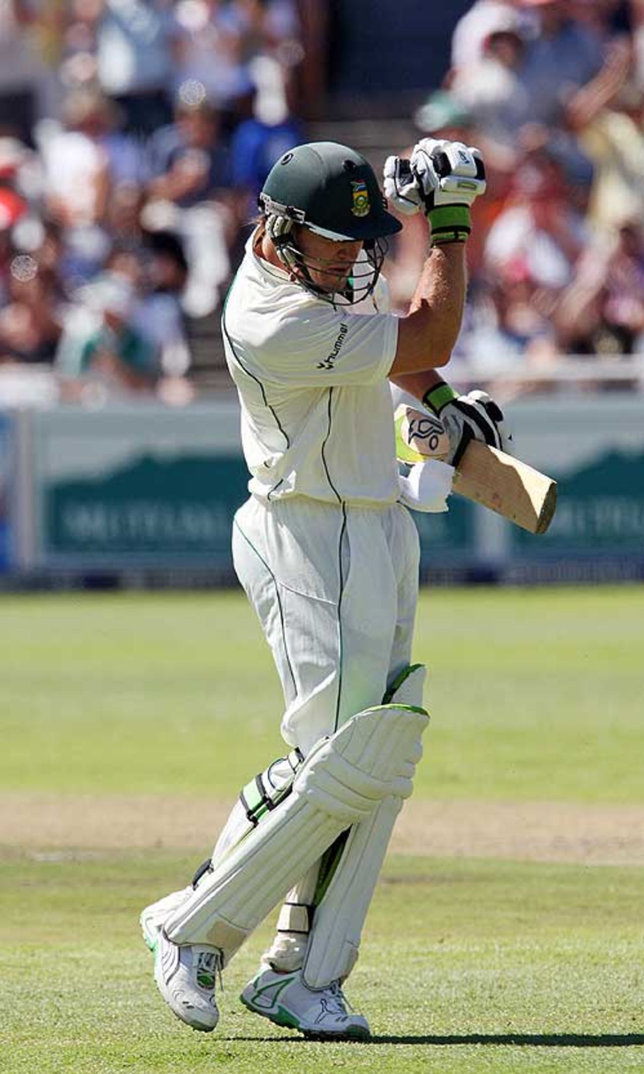 AB de Villiers punctuates his ninth Test century, South Africa v Australia, 3rd Test, 3rd day, Cape Town, March 21, 2009