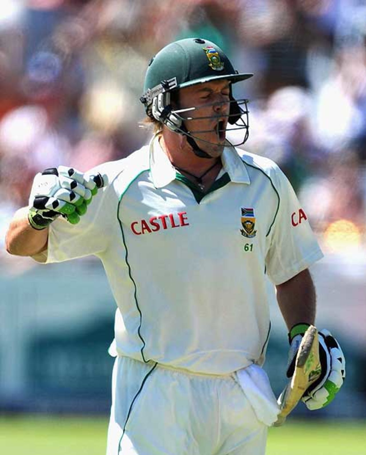 AB de Villiers roars after crossing three figures, South Africa v Australia, 3rd Test, 3rd day, Cape Town, March 21, 2009