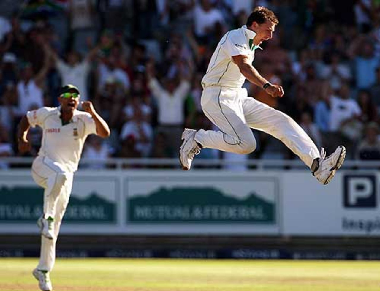 Dale Steyn can't control his emotions on dismissing Ricky Ponting, South Africa v Australia, 3rd Test, 3rd day, Cape Town, March 21, 2009