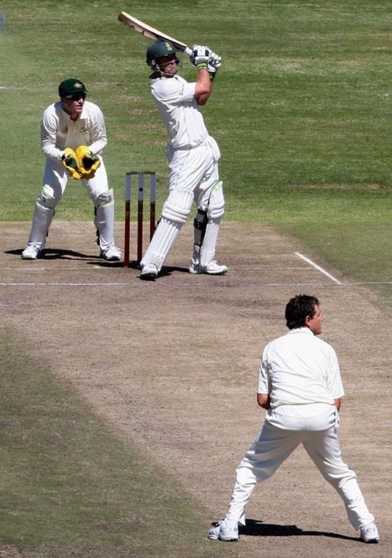 AB de Villiers carts Bryce McGain over midwicket, South Africa v Australia, 3rd Test, 3rd day, Cape Town, March 21, 2009