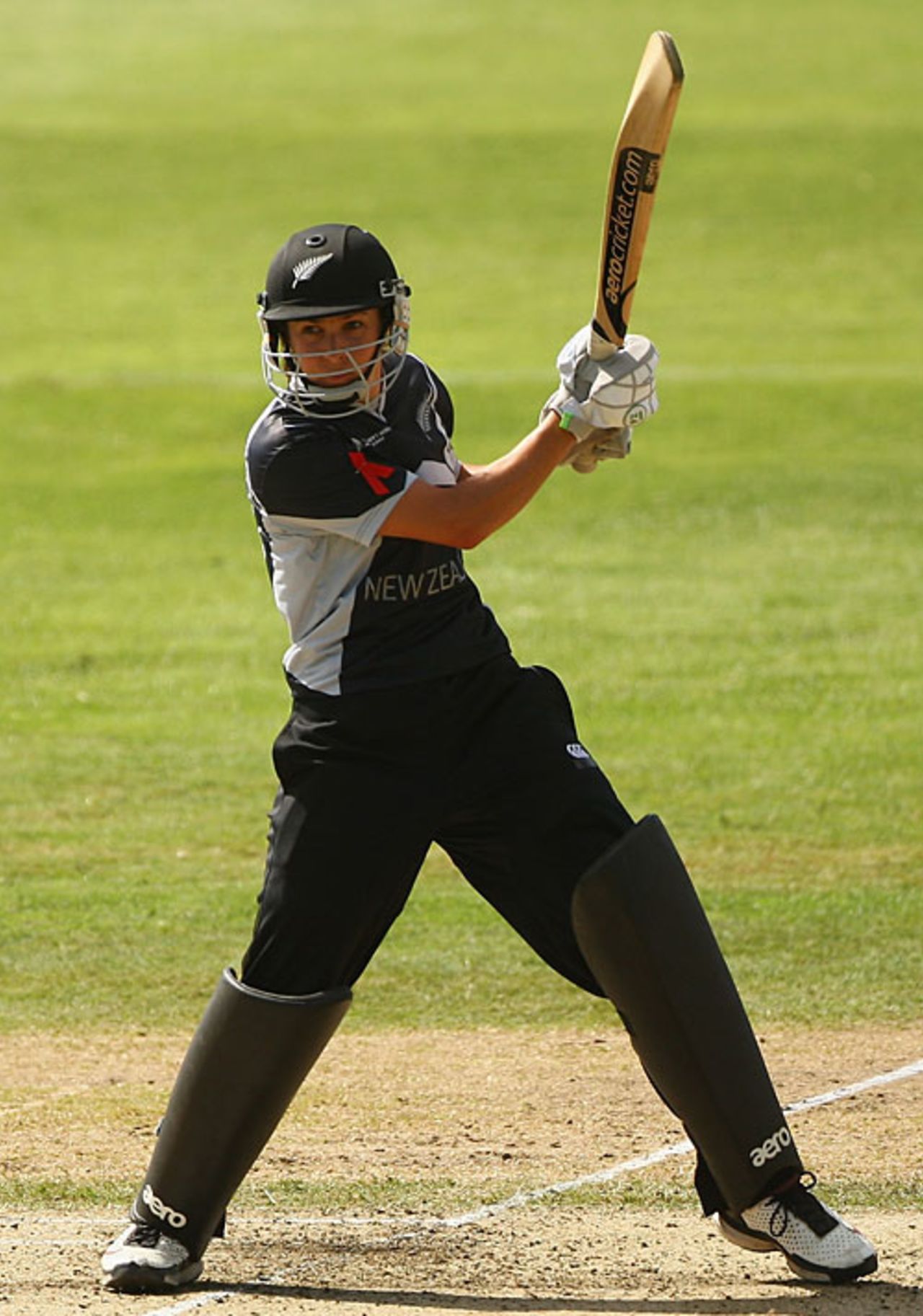Sara McGlashan cuts on her way to 21, England v New Zealand, women's World Cup final, Sydney, March 22, 2009