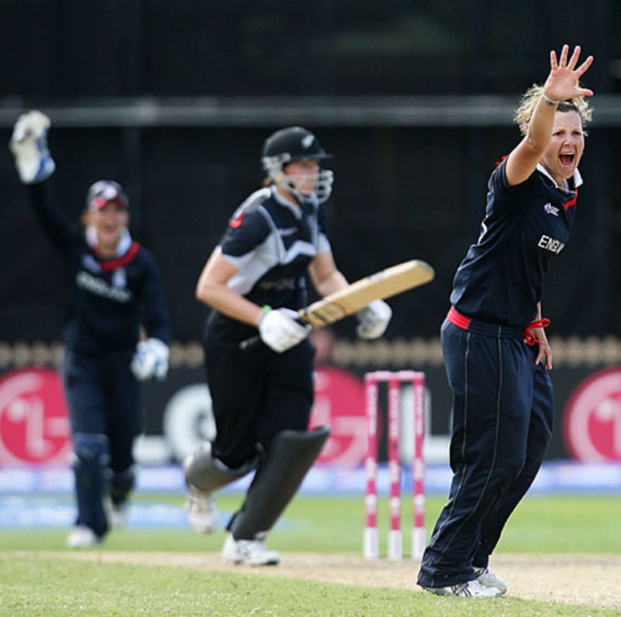 Nicki Shaw appeals for a wicket, England v New Zealand, women's World Cup final, Sydney, March 22, 2009