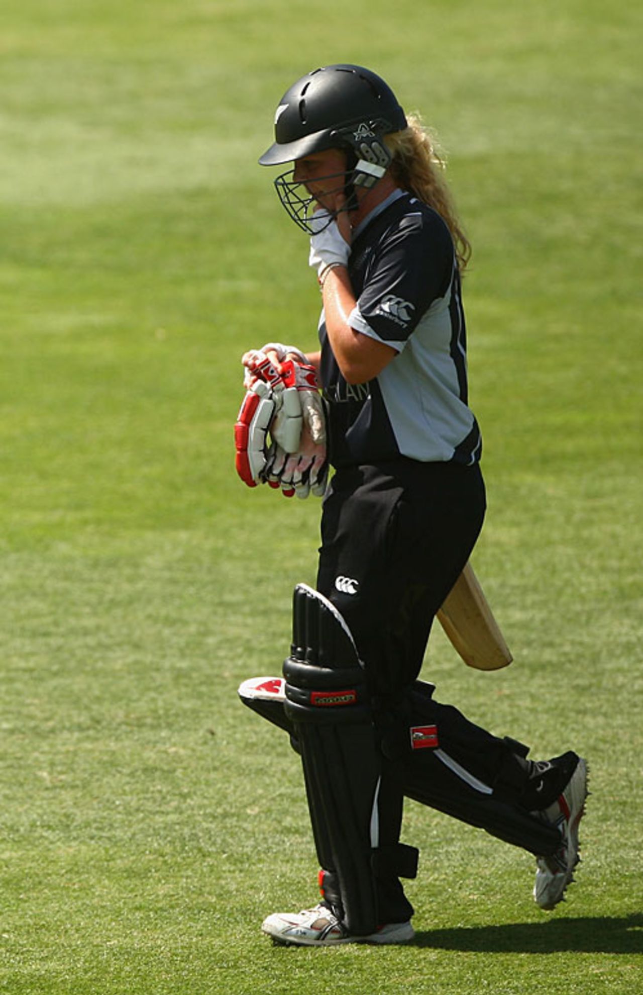 Lucy Doolan walks back after being dismissed for 48, England v New Zealand, women's World Cup final, Sydney, March 22, 2009
