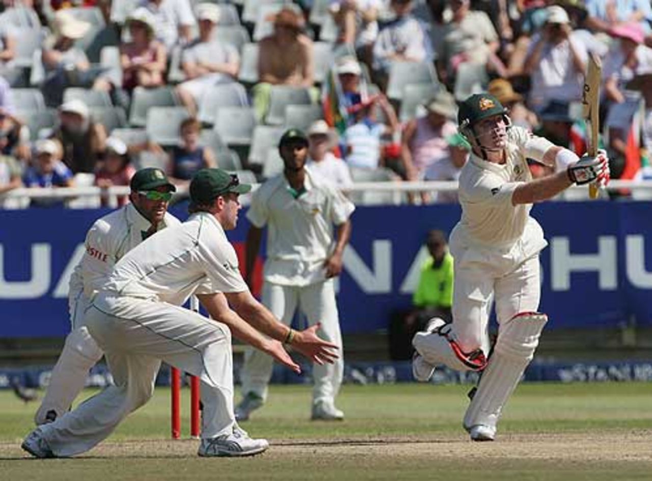 Brad Haddin's attempt to clear the infield ended his innings, South Africa v Australia, 3rd Test, 4th day, Cape Town, March 22, 2009
