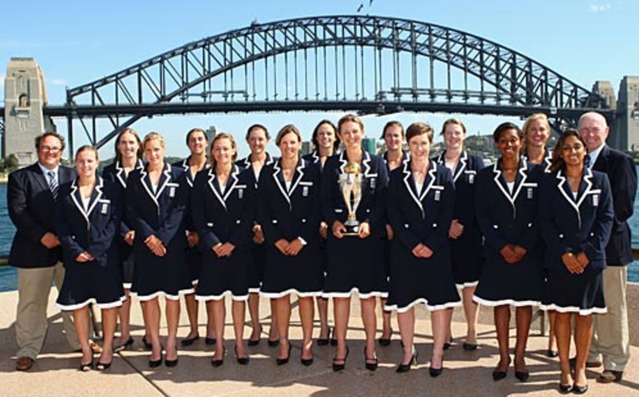 The England team with the World Cup, women's World Cup, Sydney, March 23, 2009