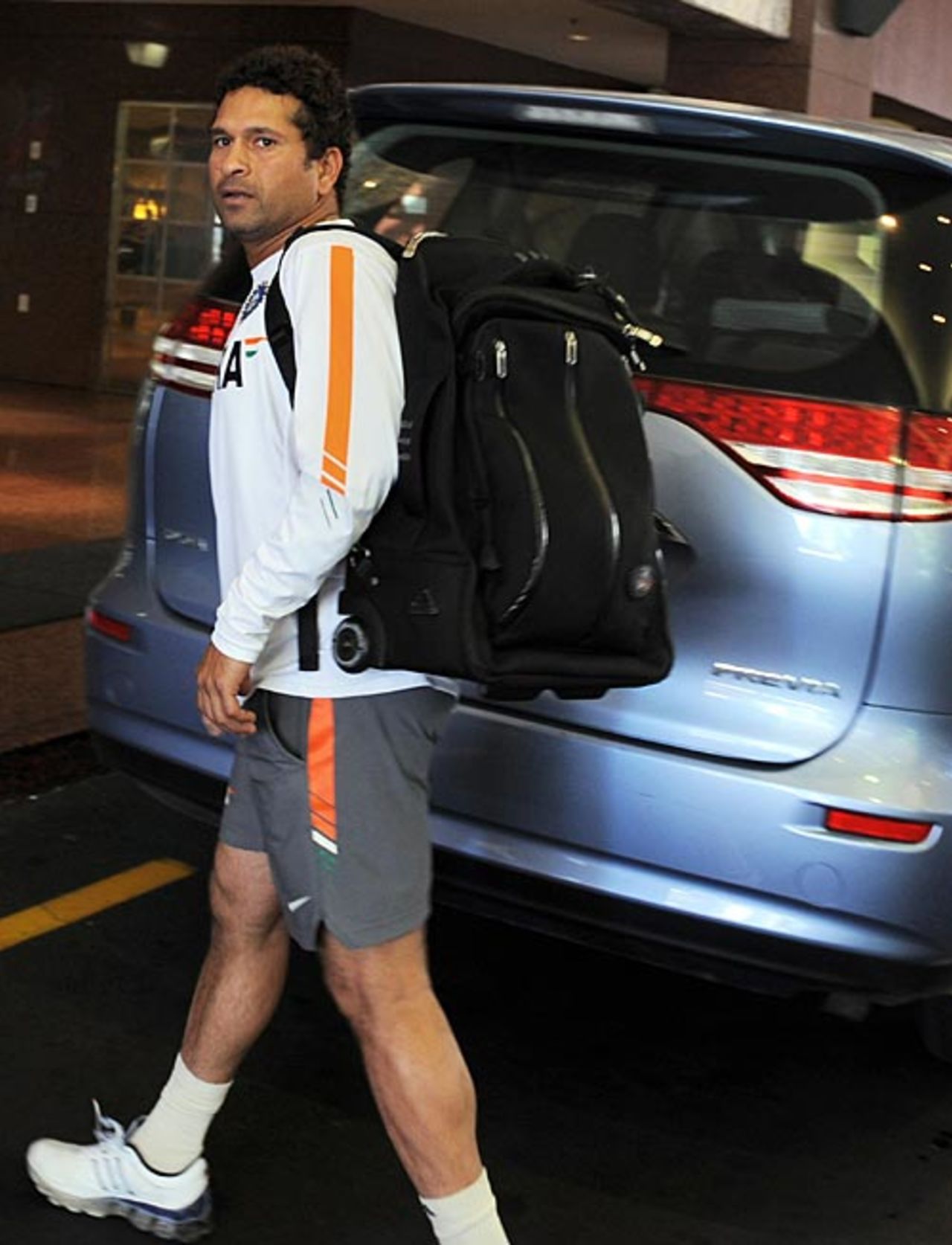 Sachin Tendulkar returns from an optional training session, Auckland, March 23, 2009