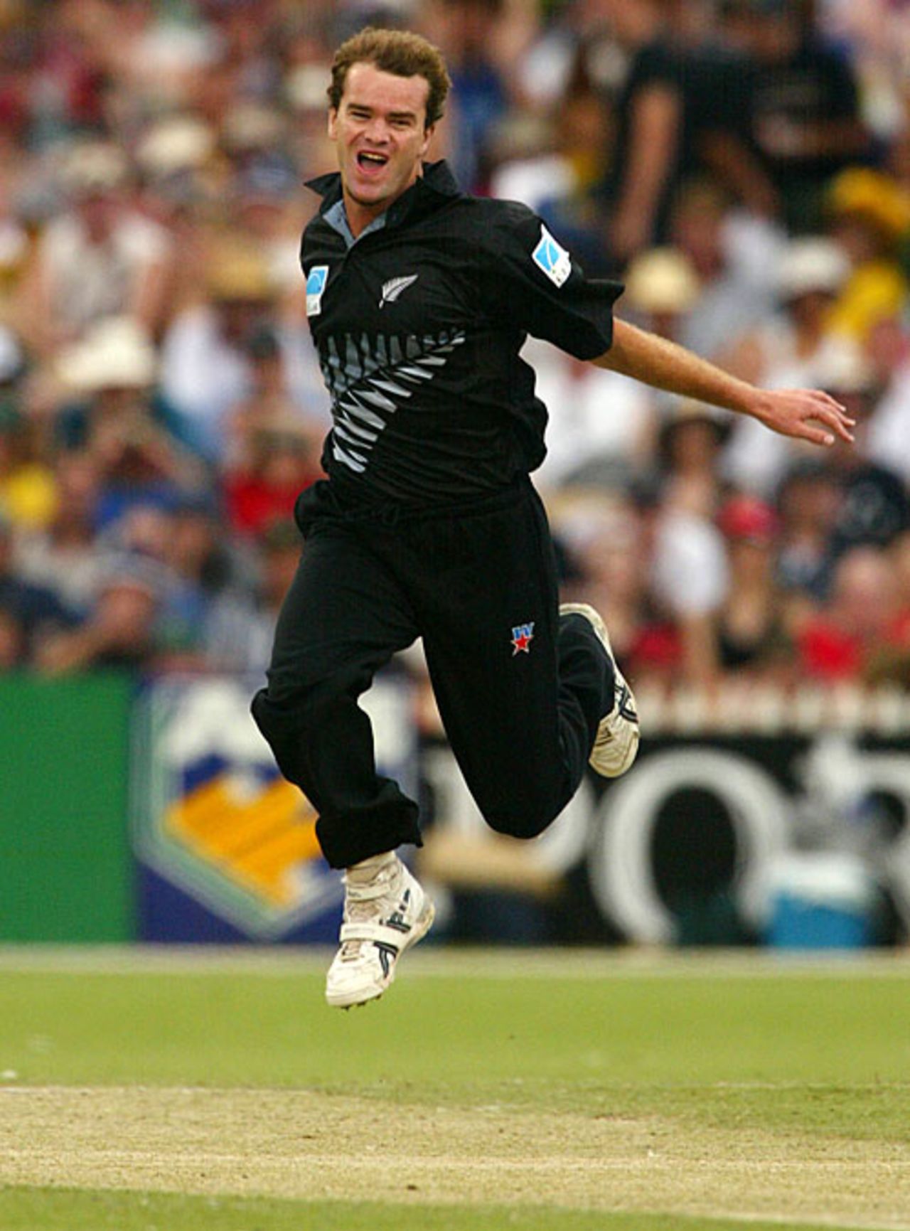 Dion Nash celebrates a wicket, Australia v New Zealand, VB Series, Adelaide, January 26, 2002