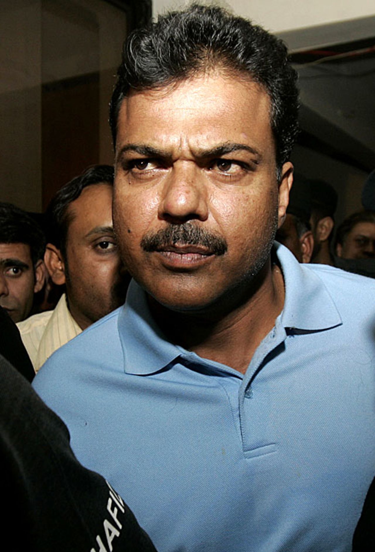Ijaz Ahmed is surrounded by reporters at a police station, Lahore, March 26, 2009