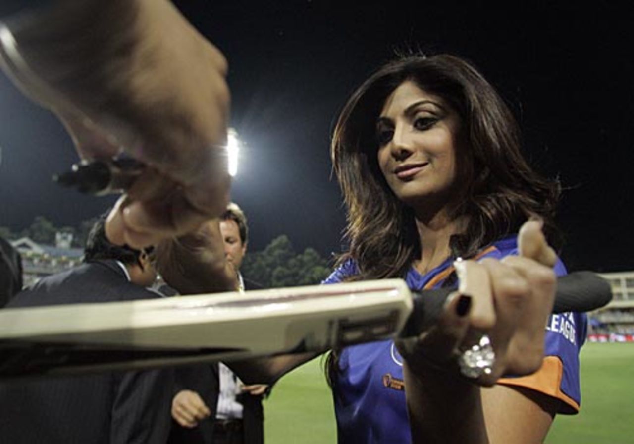 Shilpa Shetty drops into the Wanderers, South Africa v Australia, 1st Twenty20 international, Johannesburg, March 27, 2009