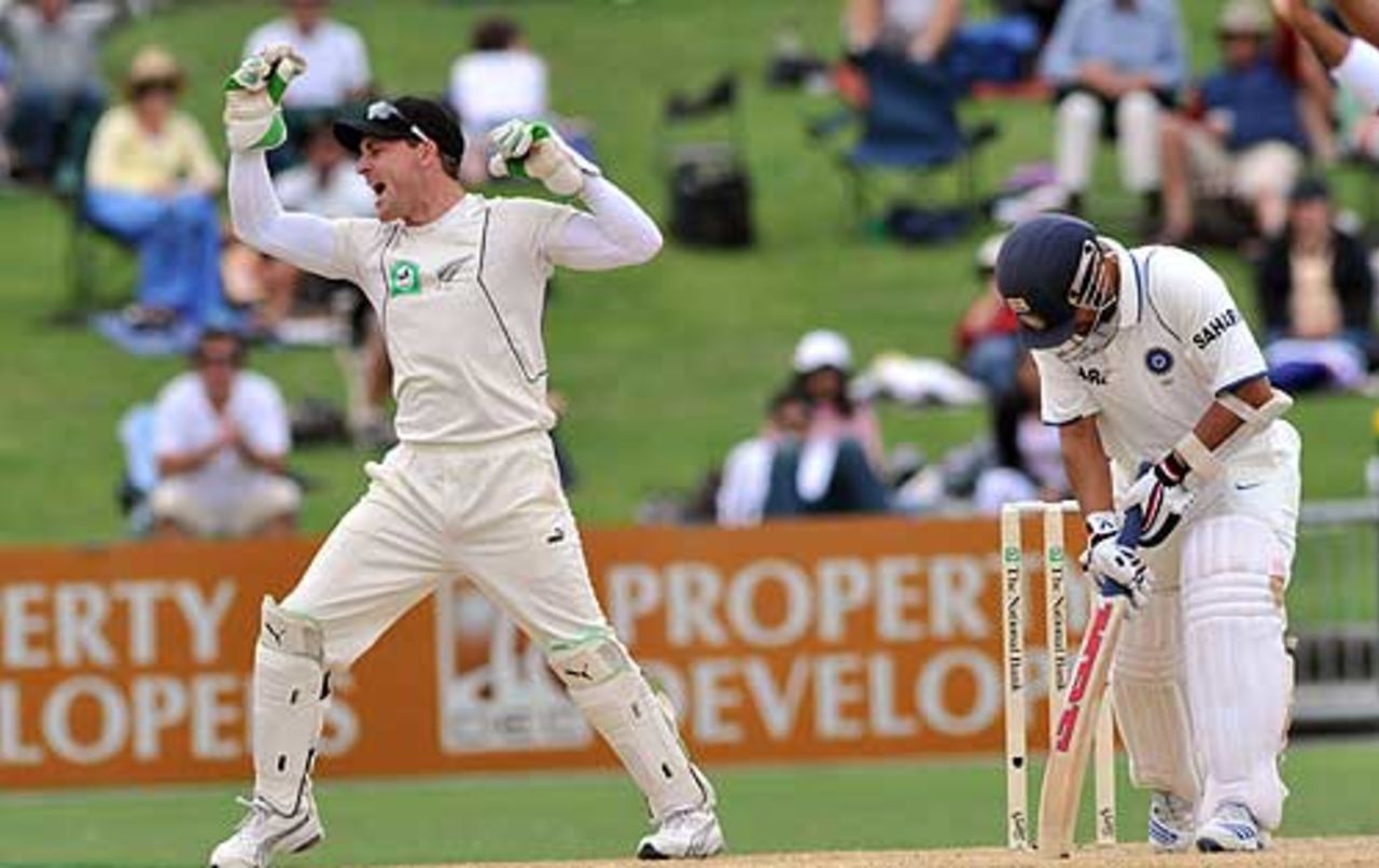 Brendon McCullum jumps after Sachin Tendulkar gets out, New Zealand v India, 2nd Test, Napier, 3rd day, March 28, 2009