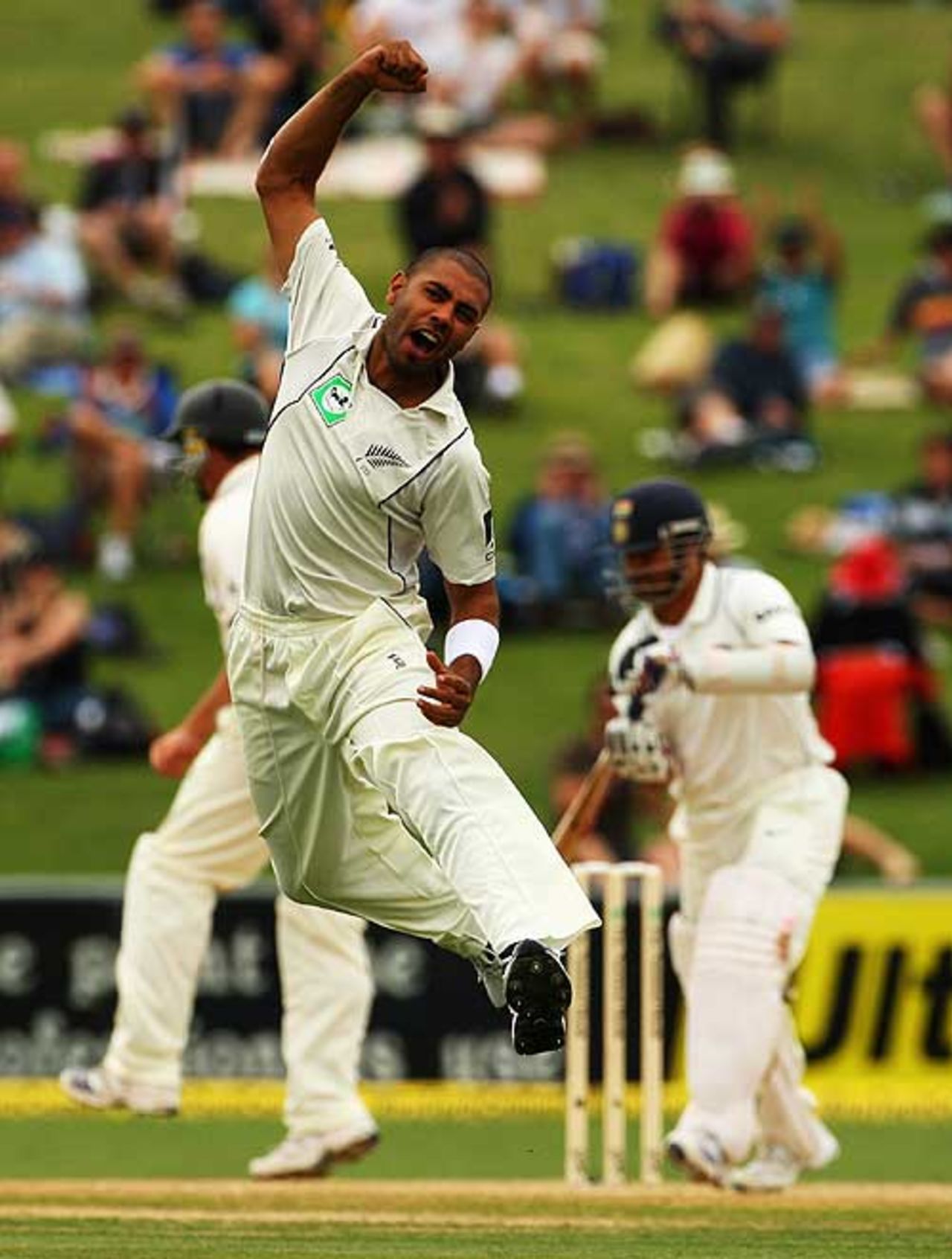 Jeetan Patel celebrates getting Sachin Tendulkar for 49, New Zealand v India, 2nd Test, Napier, 3rd day, March 28, 2009