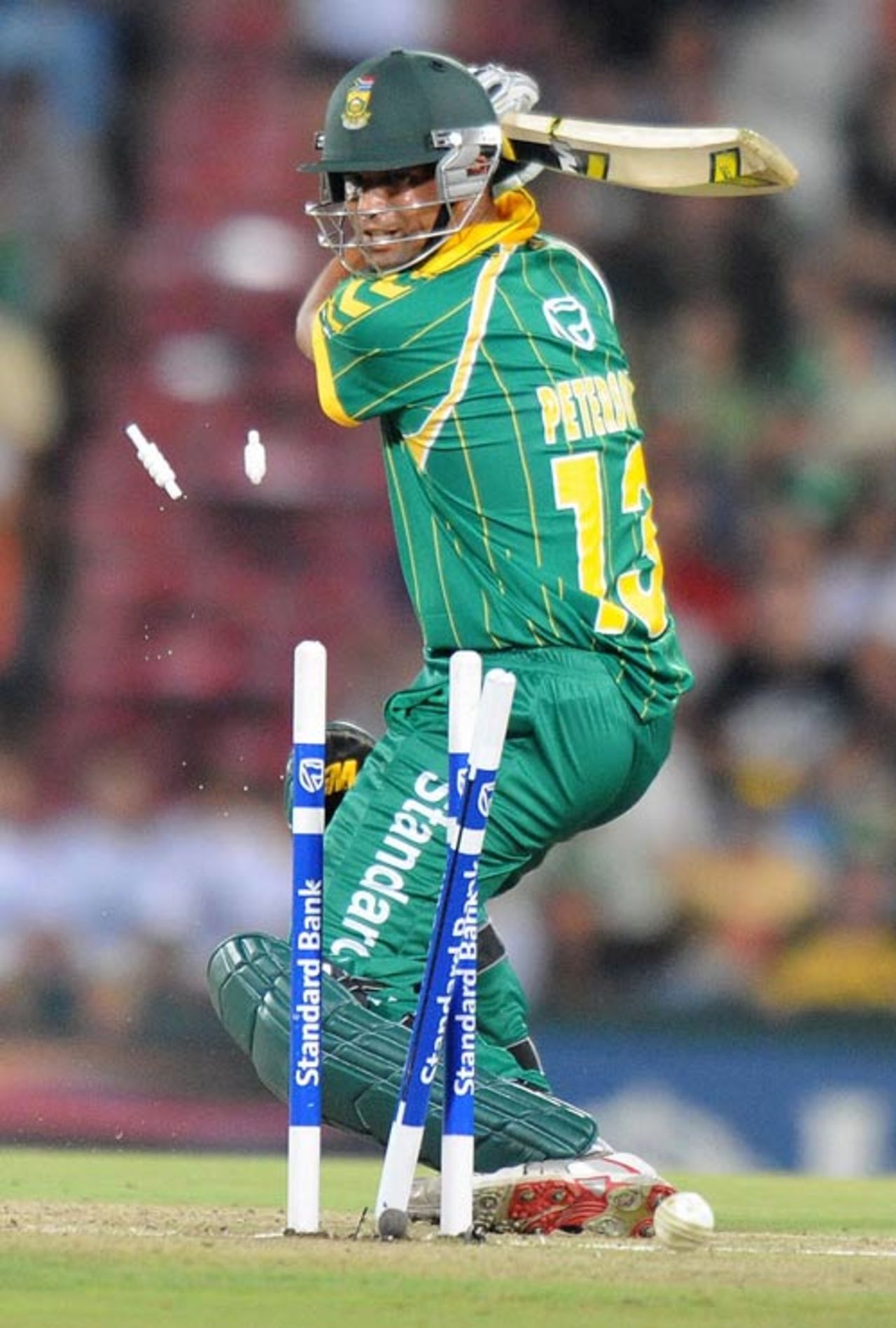 Robin Peterson's innings comes to an end, South Africa v Australia, 2nd Twenty20, Centurion, March 29, 2009