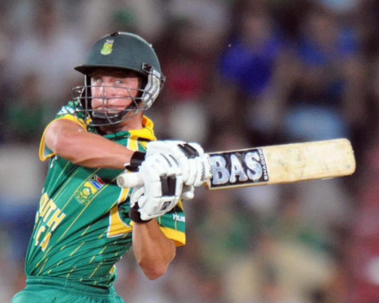 Roelof van der Merwe pulls powerfully during his 48, South Africa v Australia, 2nd Twenty20, Centurion, March 29, 2009