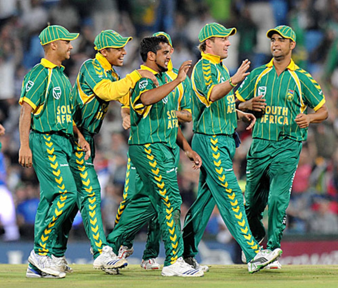 The South Africans celebrate an early strike, South Africa v Australia, 2nd Twenty20, Centurion, March 29, 2009