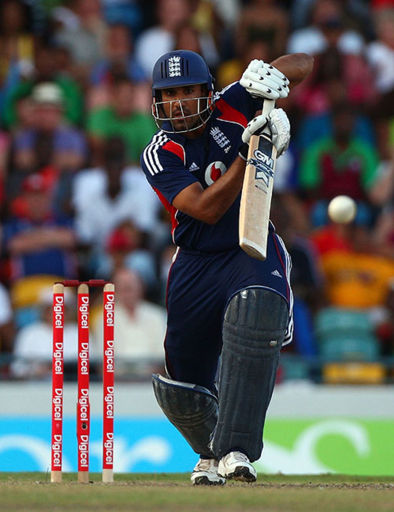 Ravi Bopara played second-fiddle to Andrew Strauss in England's nine-wicket win, West Indies v England, 4th ODI, Bridgetown, March 29, 2009