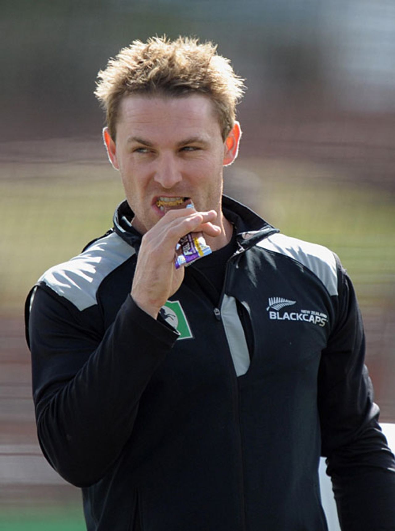 Brendon McCullum chews on an energy bar, Wellington, April 1, 2009