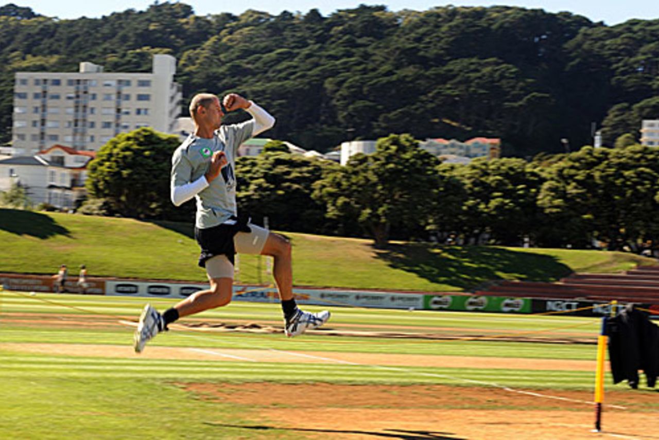 Chris Martin steams in at Basin Reserve, Wellington, April 2, 2009