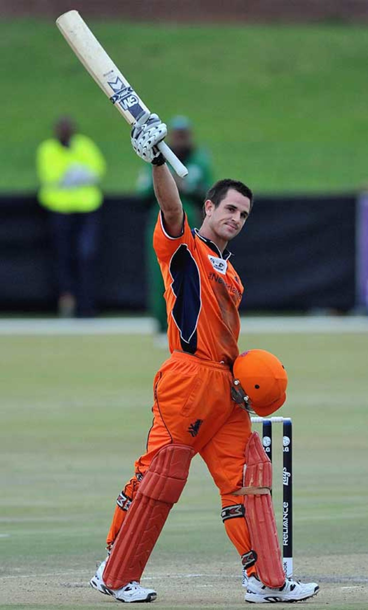 Ryan ten Doeschate takes the applause for his century, Kenya v Netherlands, ICC World Cup Qualifiers, Potchefstroom, April 1, 2009
