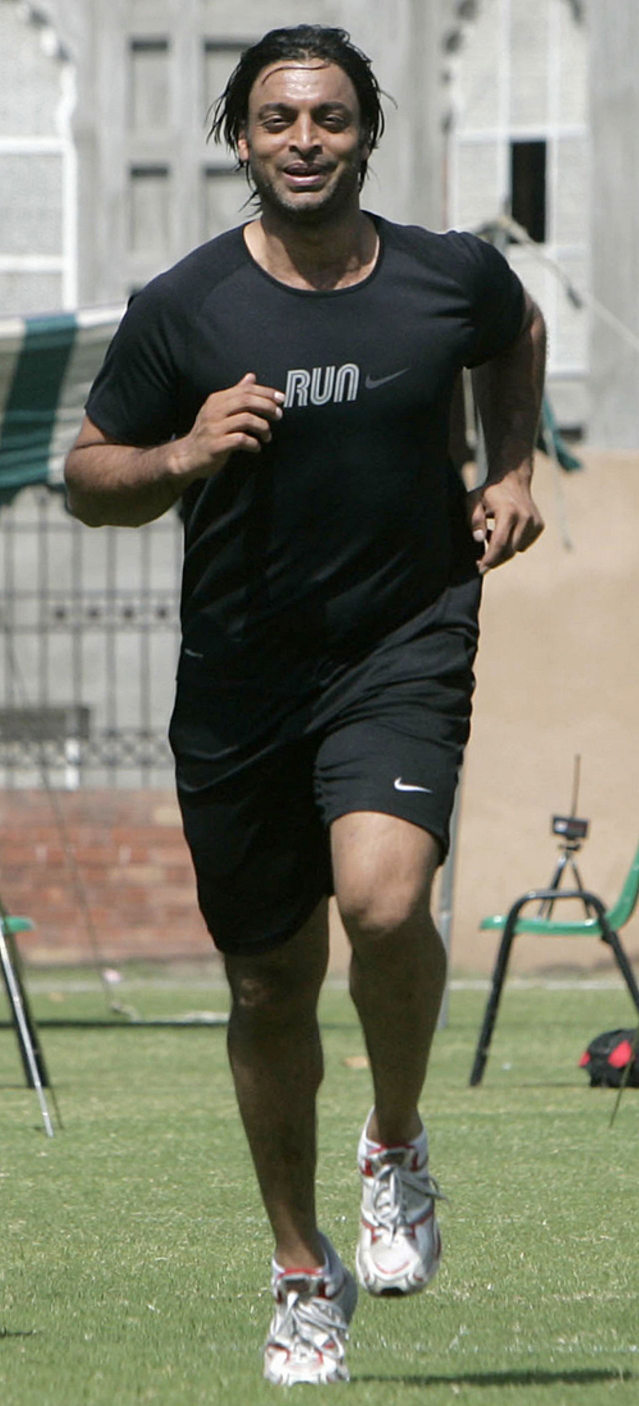 Shoaib Akhtar sweats it out at the National Cricket Academy, Lahore, April 2, 2009