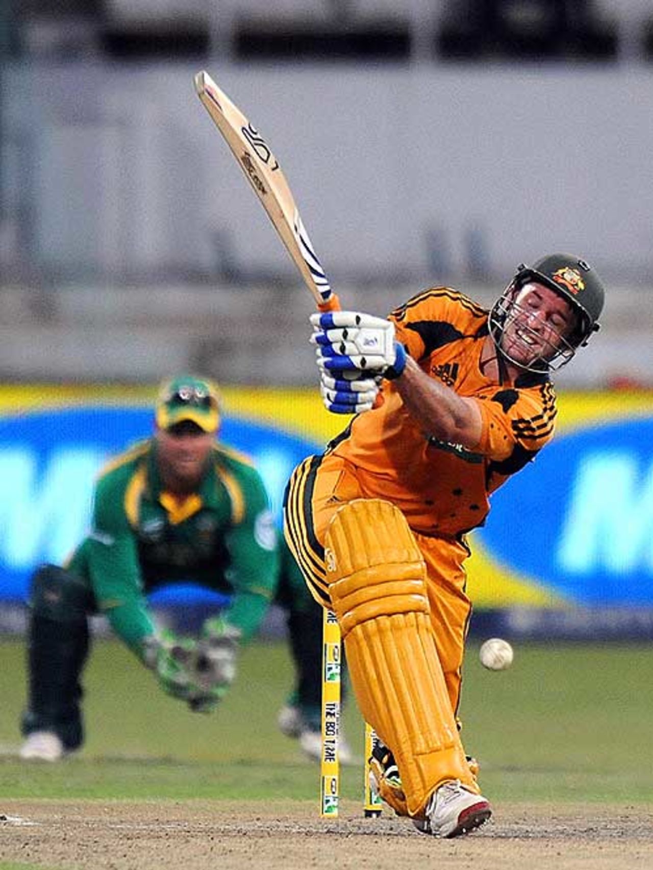 Michael Hussey looks to put Morne Morkel away, South Africa v Australia, 1st ODI, Durban, April 3, 2009