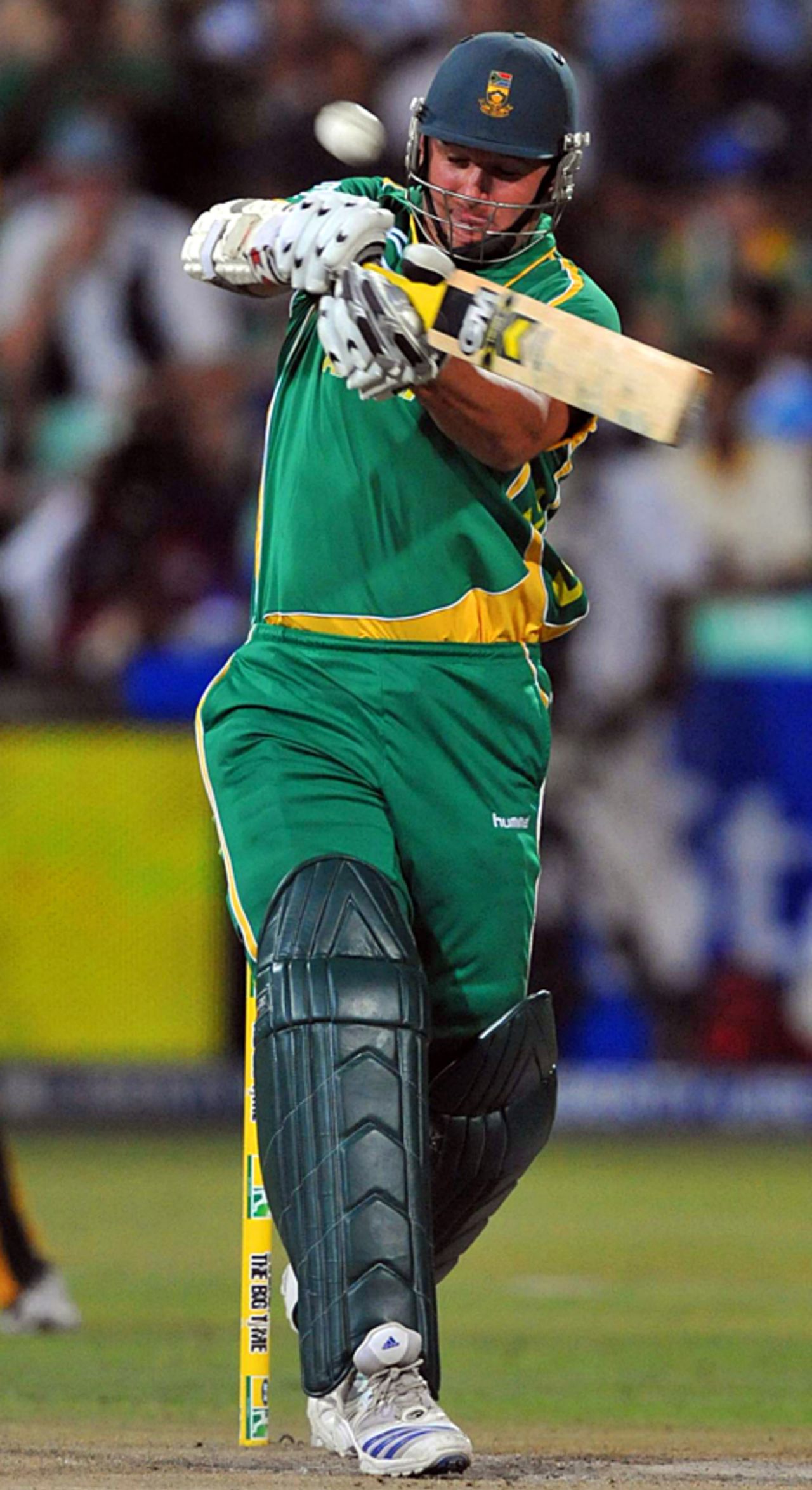 Graeme Smith employs the hook, South Africa v Australia, 1st ODI, Durban, April 3, 2009