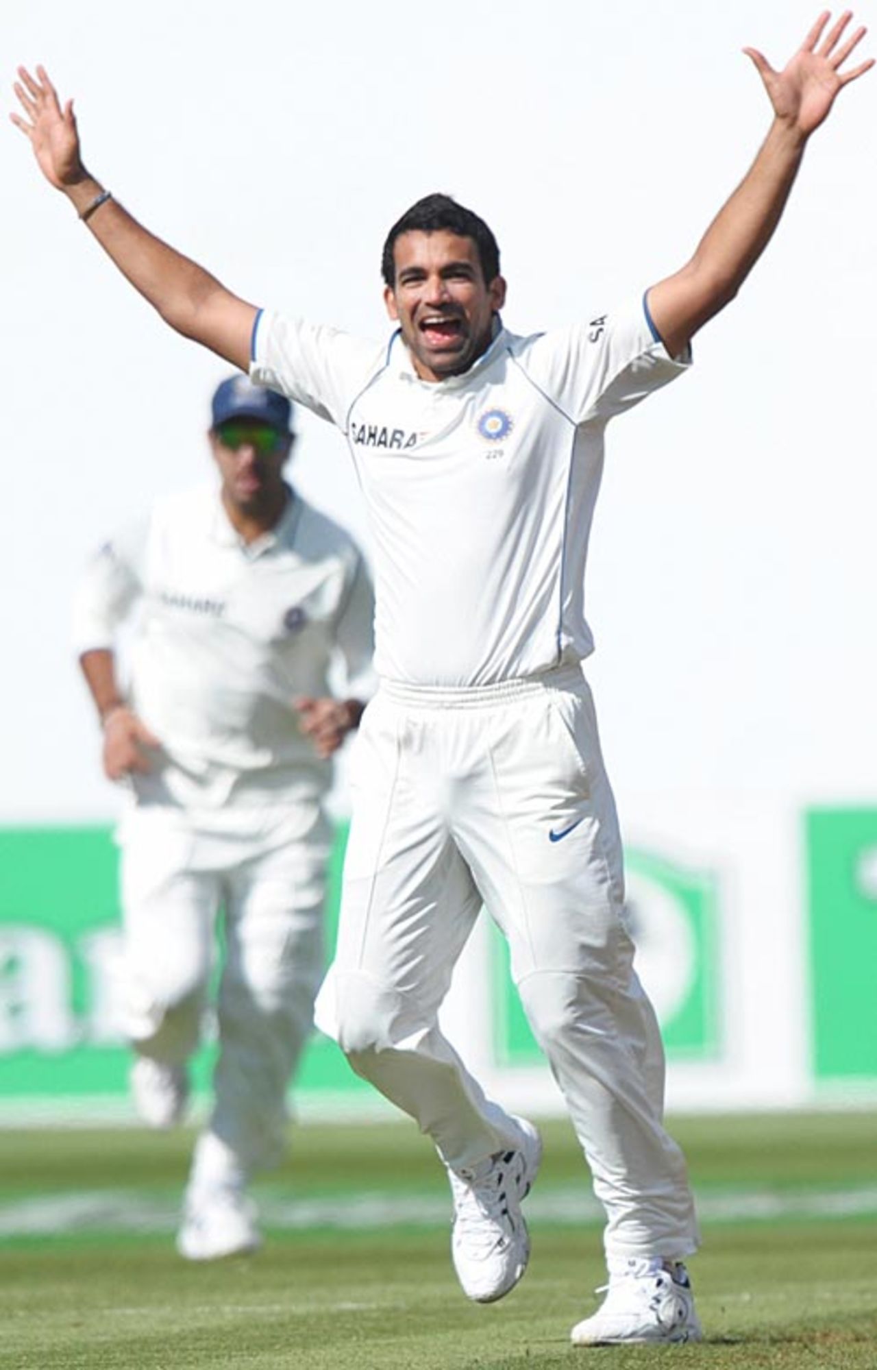 Zaheer Khan celebrates bowling Martin Guptill, New Zealand v India, 3rd Test, Wellington, 2nd day, April 4, 2009