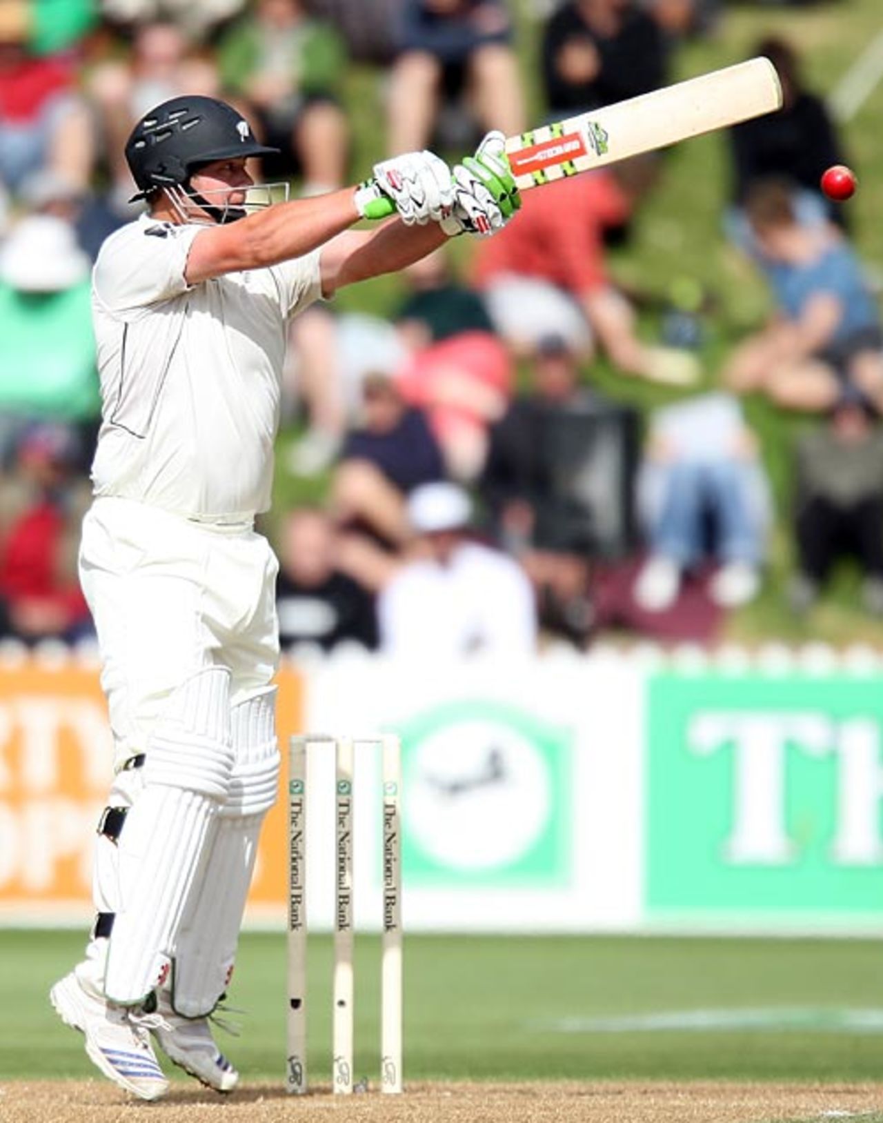 Jesse Ryder edges behind, New Zealand v India, 3rd Test, Wellington, 2nd day, April 4, 2009